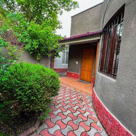Ala-Bel Guesthouse Bisjkek Buitenkant foto