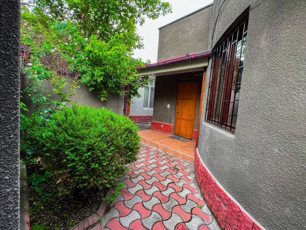 Ala-Bel Guesthouse Bisjkek Buitenkant foto